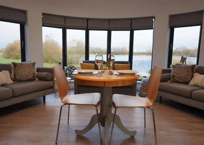 The Angel - Luxury Lakeside Lodge