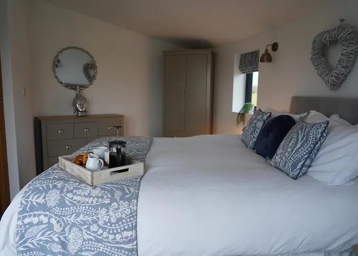 The Angel - Luxury Lakeside Lodge