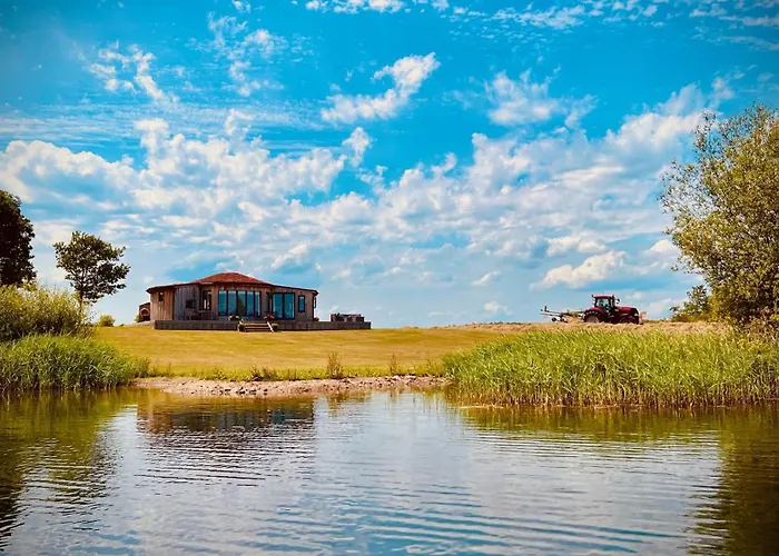 The Angel - Luxury Lakeside Lodge