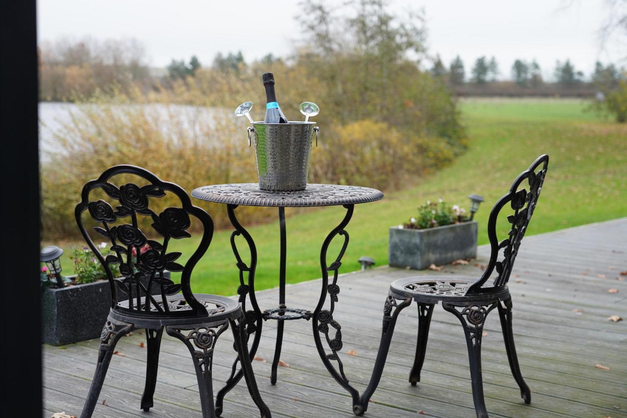 The Angel - Luxury Lakeside *