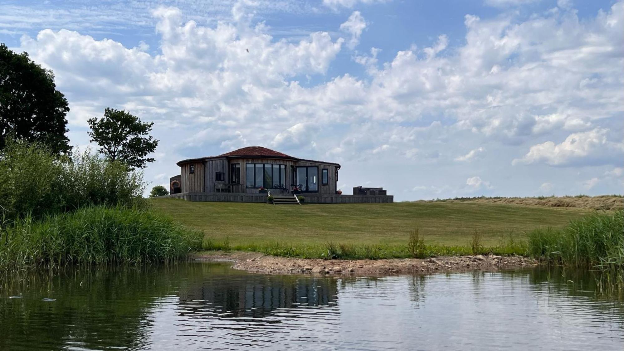 The Angel - Luxury Lakeside Apartment *
